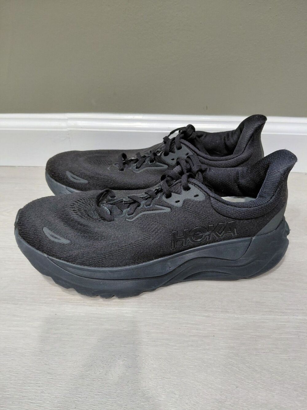 Size 11B - Hoka One One HOKA Arahi 8 Triple Black Womens Sneakers